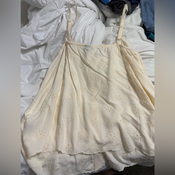 Torrid Cream Button-Front Eyelet Challis Swing Cami - Picture 4 of 4